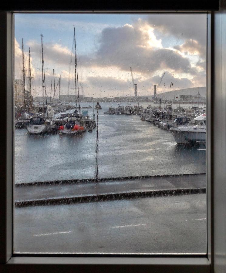 Guesthouse At The Boat Harbour Torshavn Exterior photo