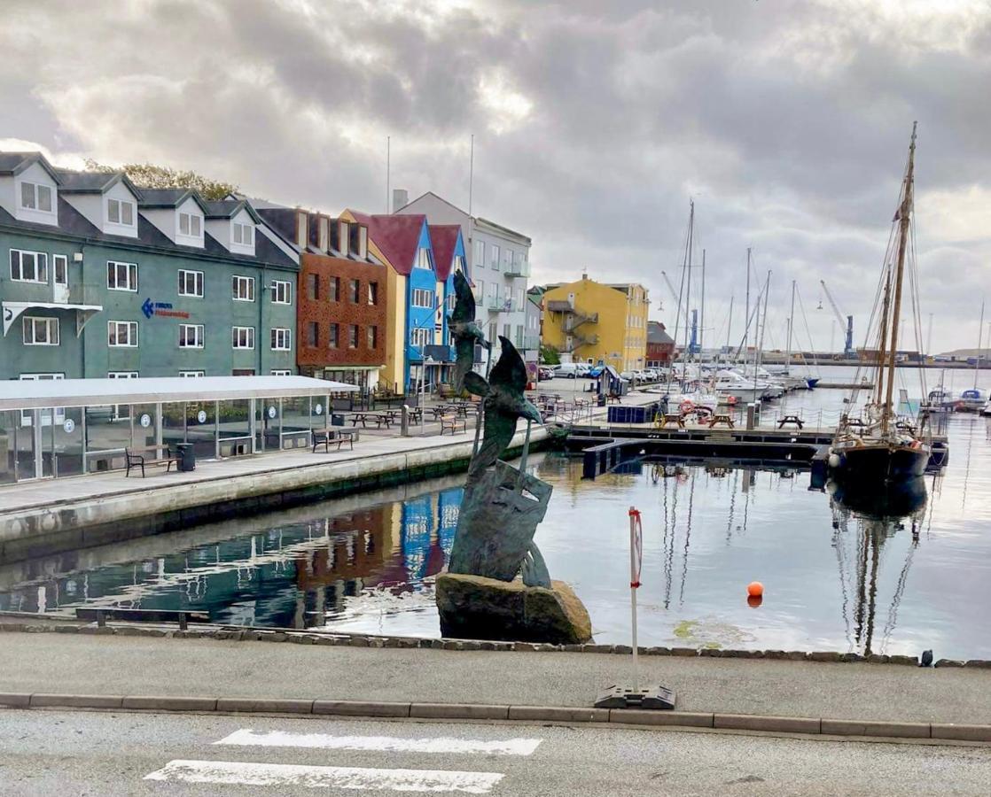 Guesthouse At The Boat Harbour Torshavn Exterior photo