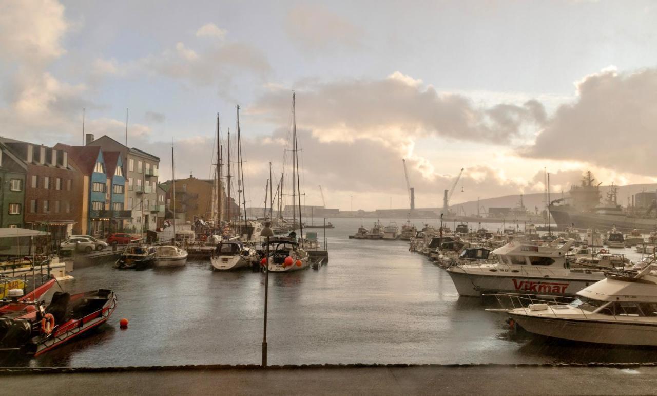 Guesthouse At The Boat Harbour Torshavn Exterior photo